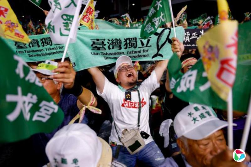 图为台北市支持大罢免阵营的集会