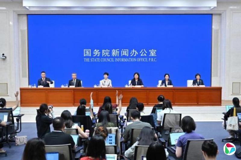 中国抓紧实施育儿补贴 发放失能老年人养老服务补贴