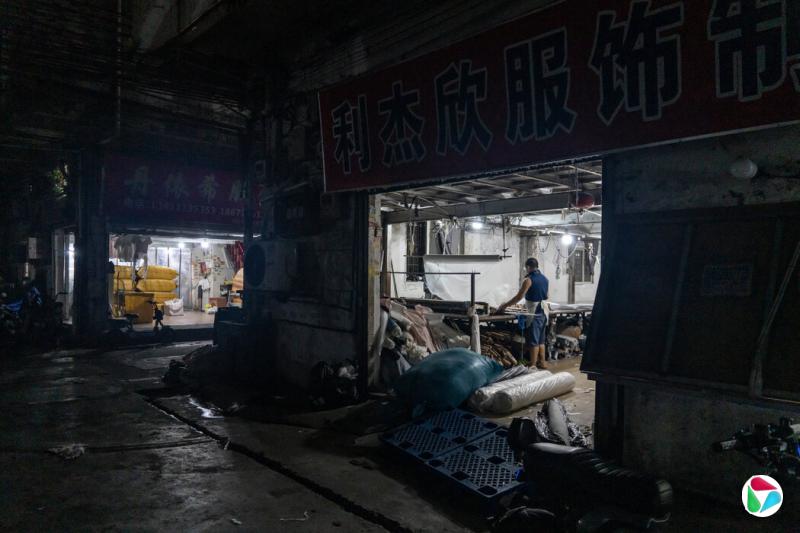 美国贸易政策给出口造成冲击同时,中国的工人越来越不愿意为了一份微薄的薪水忍受恶劣的工作条件。