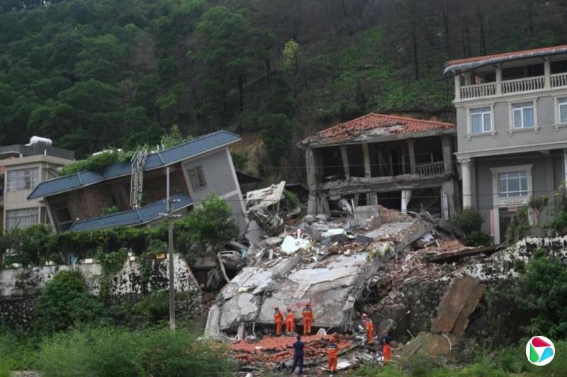 连日强降雨 广州山体滑坡致房屋坍塌14人受困