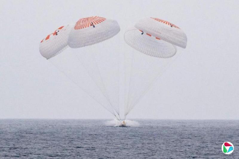 SpaceX飞船首次在加州近海成功溅落 圆满完成近5个月太空任务