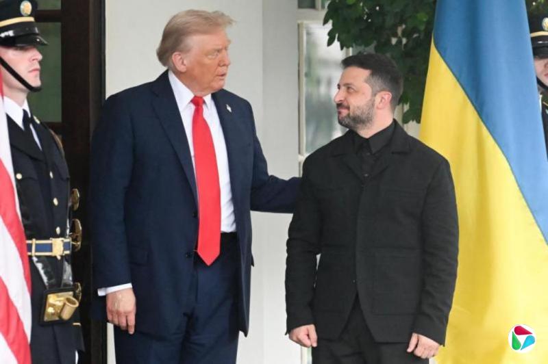 泽连斯基穿黑色西装会见特朗普