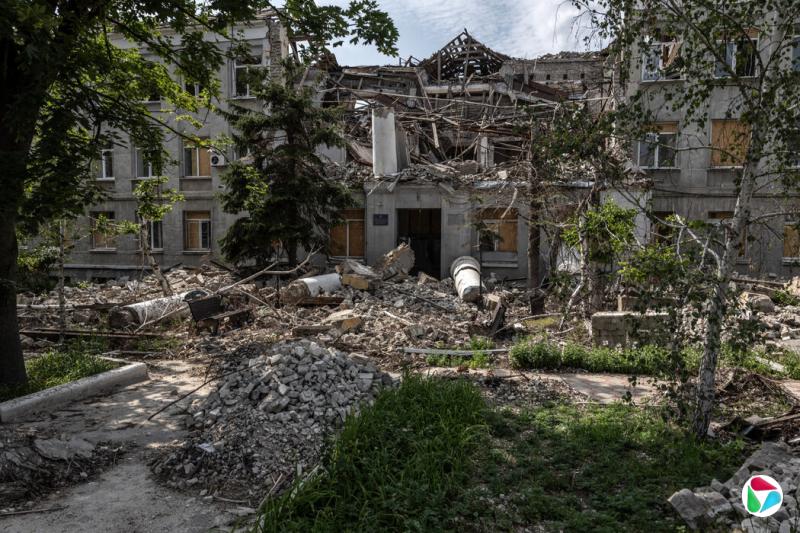 6月,乌克兰顿涅茨克地区前线附近遭俄军袭击后的景象。