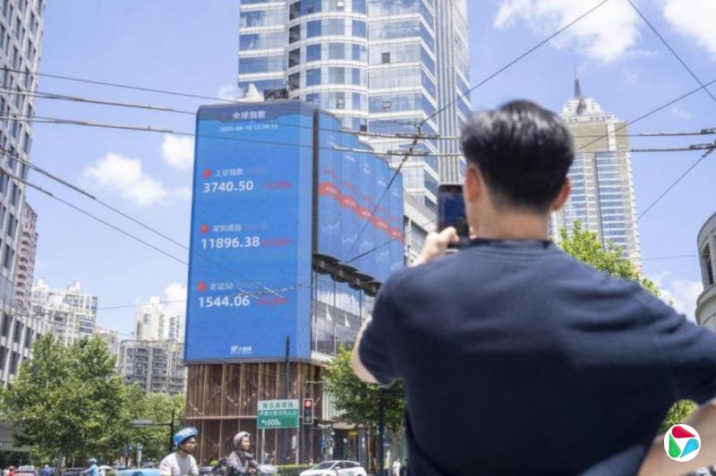 中国股市创10年新高后出现过热预警