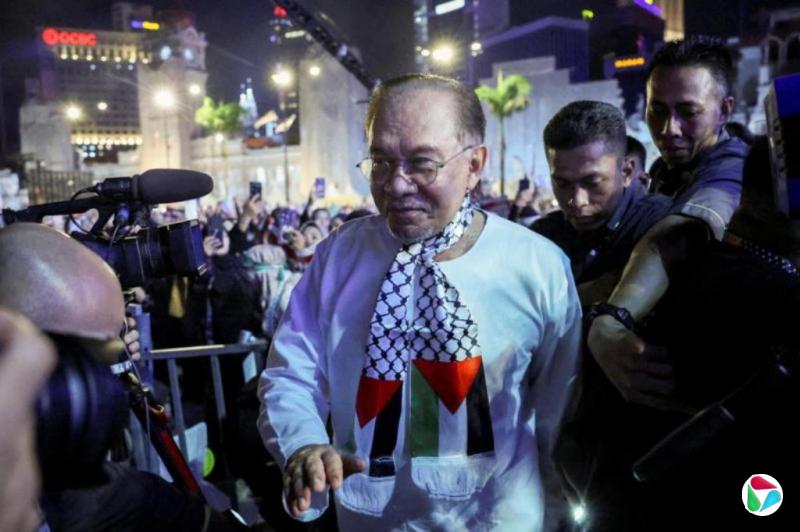 胡逸山:安华三头六臂力求自保