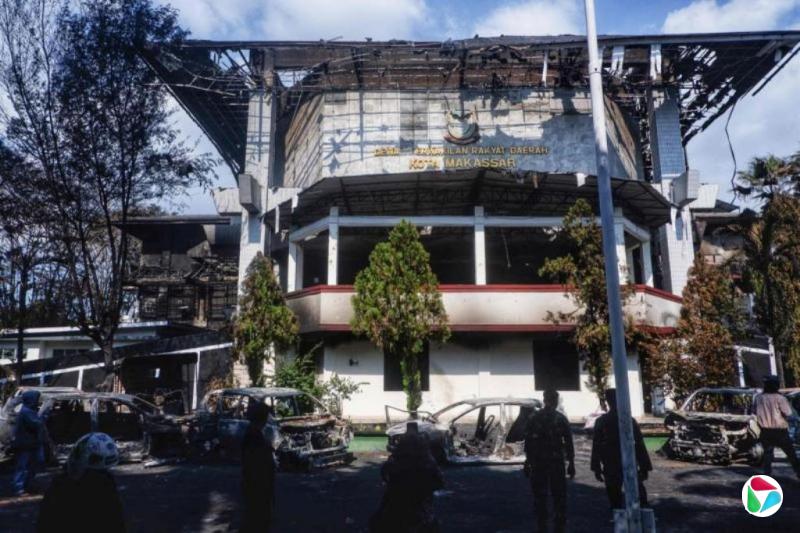 印尼多地议会遭纵火致三死 普拉博沃取消访华令严厉对付暴徒