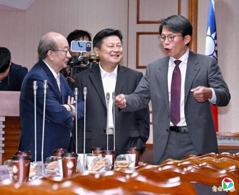 柯建铭拒辞民进党总召并向蓝白释善意