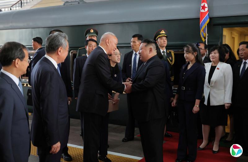 ʹٷý巢ƬʾܶйԱڱվӭӽʱŮ