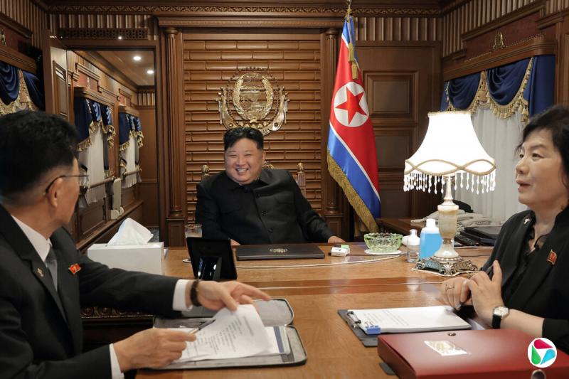 ʹͨѶ緢һƬʾһֳгǰ