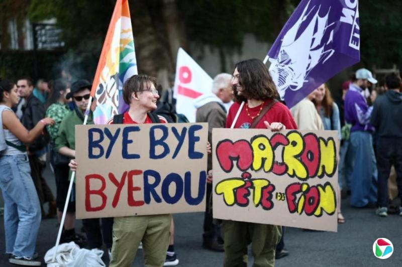 法国总理下台深化政治危机