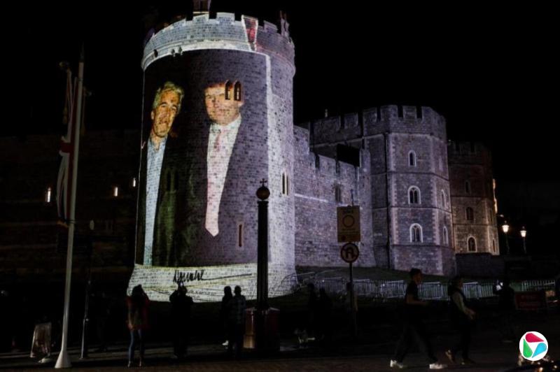 特朗普二度访英 示威者投影他与爱泼斯坦合照