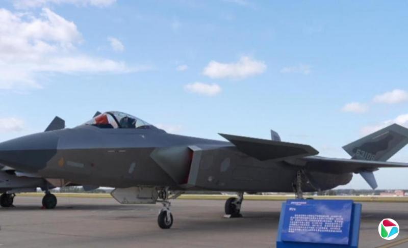 歼-20战机首次静态展示 中国网民:过于落后可以展示