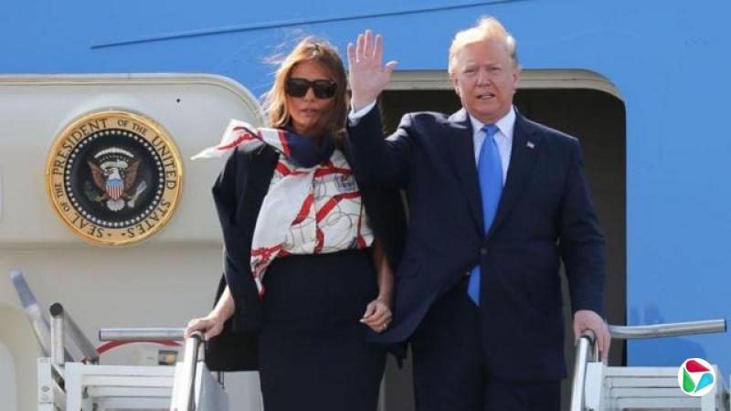 2019年6月3日,美国总统特朗普和美国第一夫人梅拉尼娅在伦敦北部斯坦斯特德机场走下空军一号。