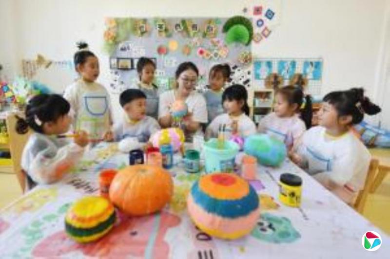 中国多地制定措施逐步推行免费学前教育