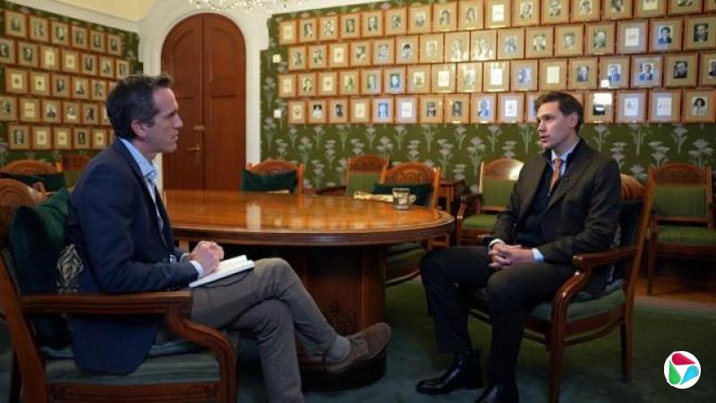 ˡϯԼڡ˹һͬŵίԱڵԲľԡ˽װס볤㡣ǽϹŵƽƬ