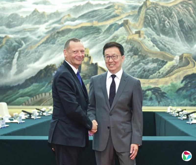 韩正:中国愿同法国增进交往互信加强多边协作