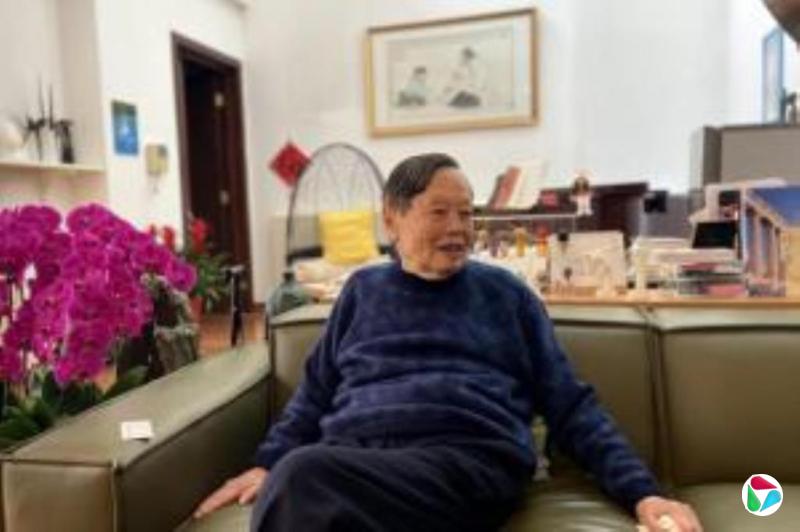 莫言手书短诗悼念杨振宁