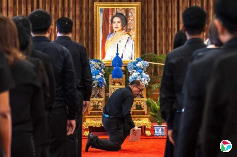 泰国王太后诗丽吉病逝 大批民众到大皇宫致哀