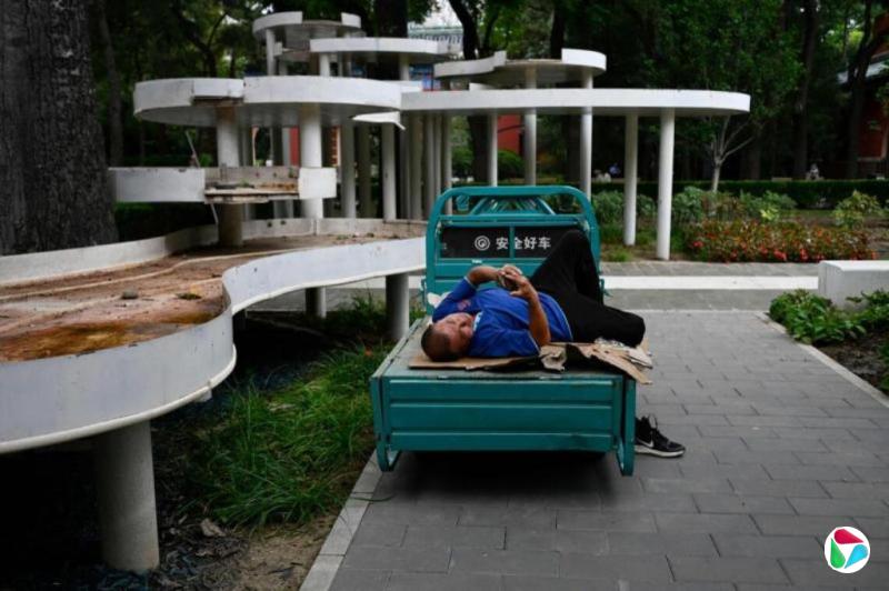 映射中国底层焦虑 网红“三大理论”遭官方打击