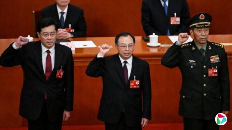 秦刚(左)和李尚福(右)都是在2023年3月中共两会上升任国务委员,跻身副国家级领导人,但上任半年多就被罢免。