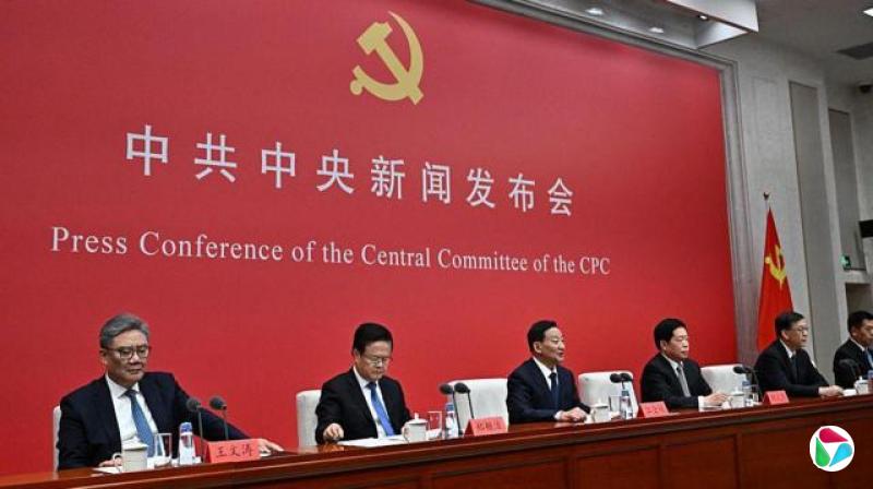 六名中国官员举行记者会,介绍为期四天的共产党官员会议结果