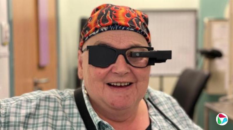 ϣŷֱӾͷһɫ۾ǰһƬװһӰҾƬȫǺɫġŸӳһɫWͷ