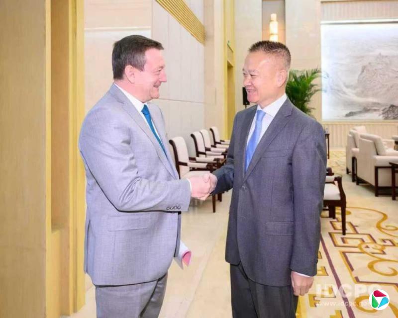 四中全会落幕后刘海星会法驻华大使