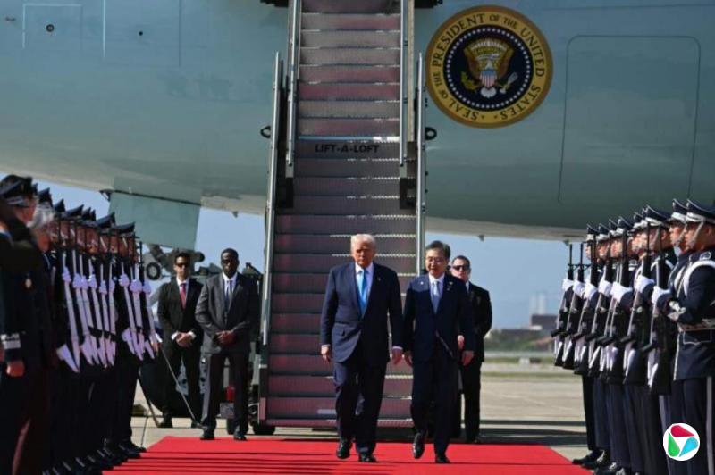 特朗普抵达韩国开启访韩行程