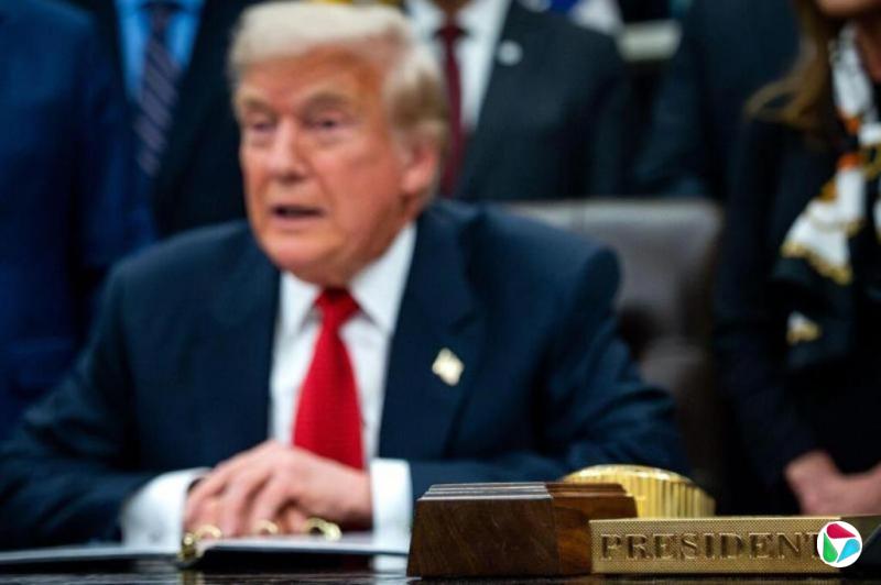 特朗普暗示愿与马杜罗对话 但不排除派兵