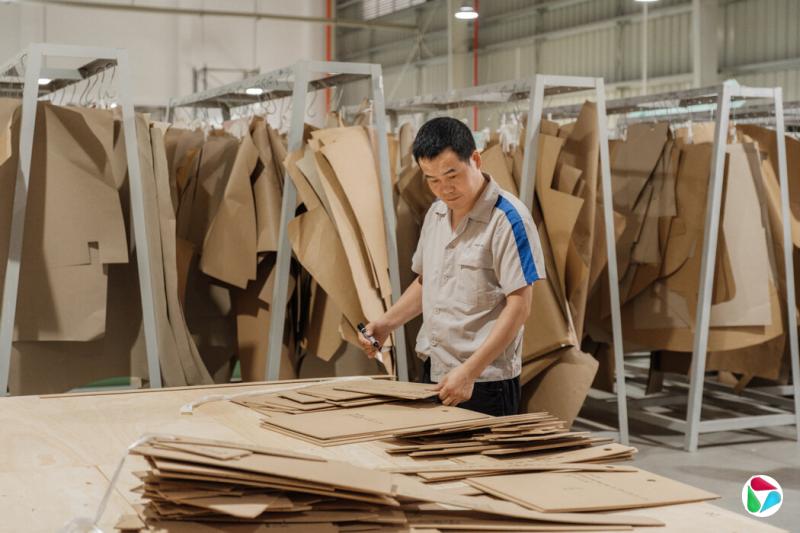 特雷通集团越南工厂的一名工人。该公司老板说:“没人再相信中美之间的关系会稳定。”