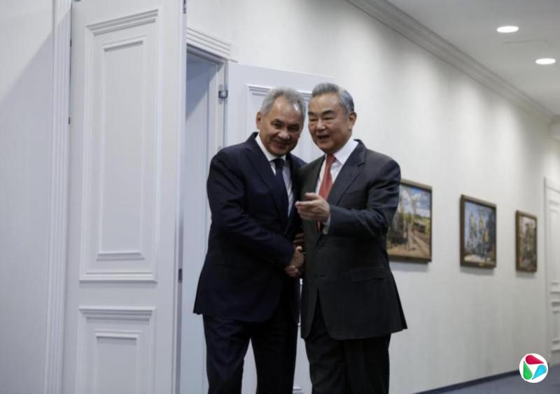 �����⣺�ж�ս�ԶԱ�ǣ����ս��