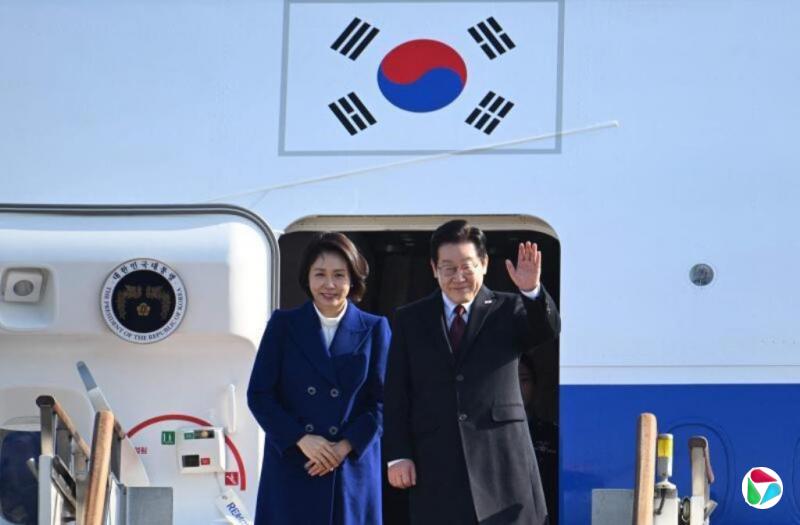 下午察:韩国四大财阀掌门人随总统访华