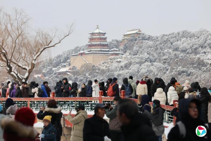 北京迎今年首场降雪 中国多地发布寒潮蓝色预警