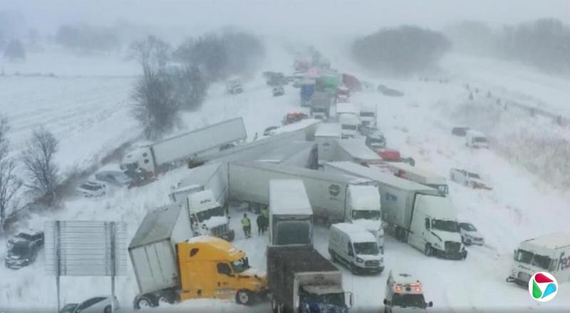 美国密歇根大雪酿百车连环撞