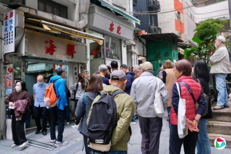 金价高企 香港市民转而抢购银条