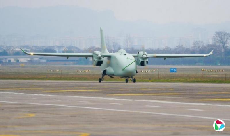 中国国产新型无人机彩虹YH-1000S成功首飞