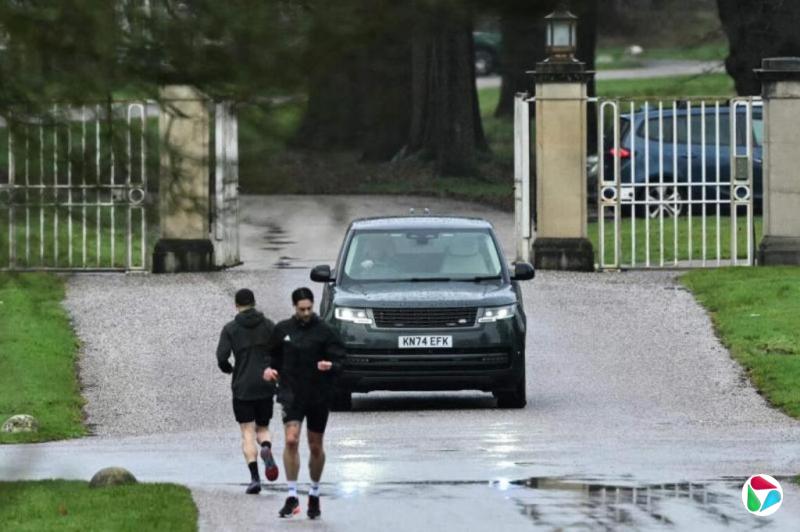 消息:英国前王子安德鲁搬离王室住所