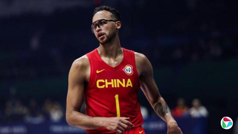 2023 年 8 月 31 日,在菲律宾马尼拉亚拉内塔体育馆举行的 FIBA 男篮世界杯第 7 比赛日 17–32 名排位赛 M 组比赛中,中国队 1 号球员李凯尔(Kyle Anderson)在对阵安哥拉的比赛中