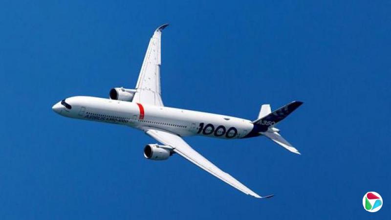 空中巴士A350-1000客机在新加坡航空展的飞行展示中亮相