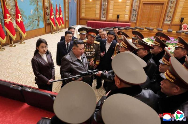 金正恩将新型狙击步枪赠予主要领导干部