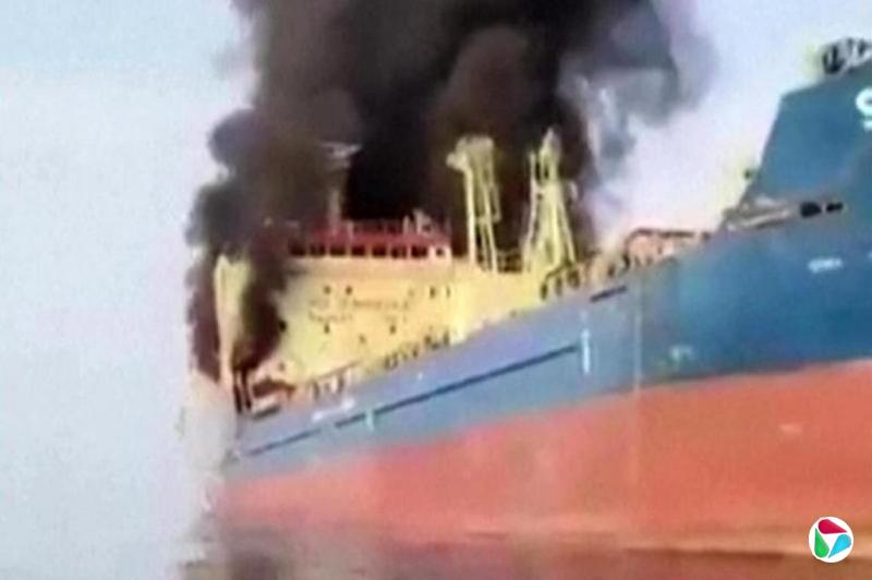 伊朗报复致波斯湾海空运输瘫痪