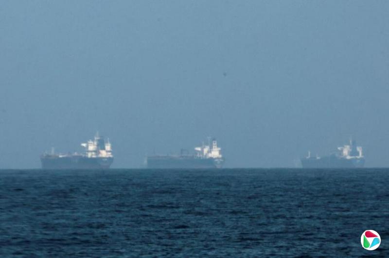 伊朗称完全控制霍尔木兹海峡 十多艘油轮被炮弹击中
