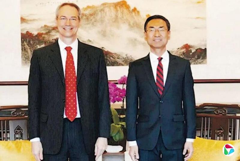 耿爽转战民间外交 履新后首亮相会美商