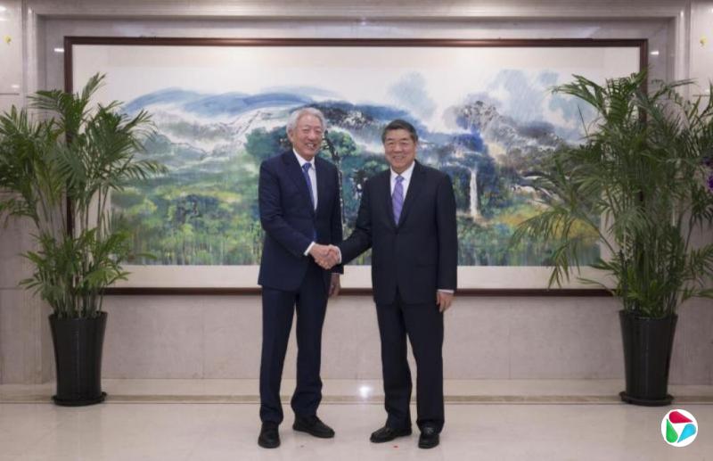 何立峰会见淡马锡董事长张志贤