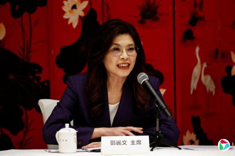 侧记:郑丽文翻笔记转述国共闭门会议内容