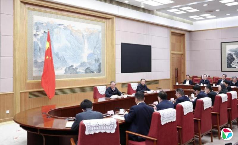 李强召开企业家座谈会 月之暗面创始人杨植麟参加