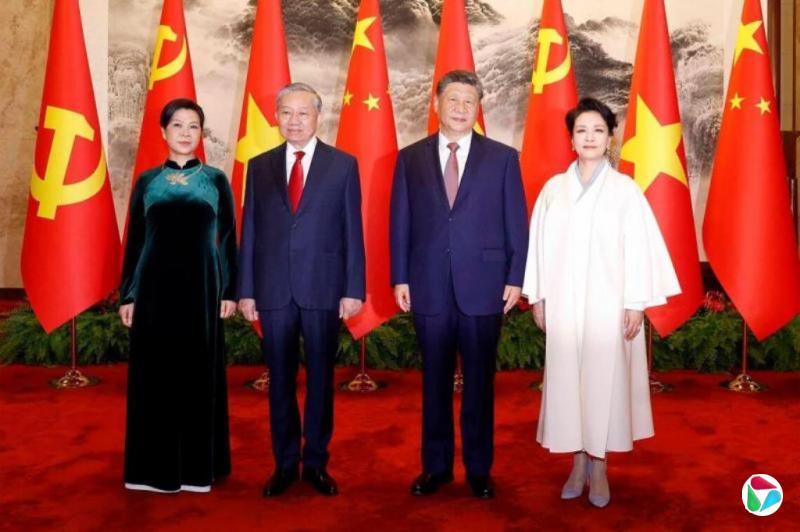 习近平:中越要坚定制度自信 坚持改革不改向、变革不变色