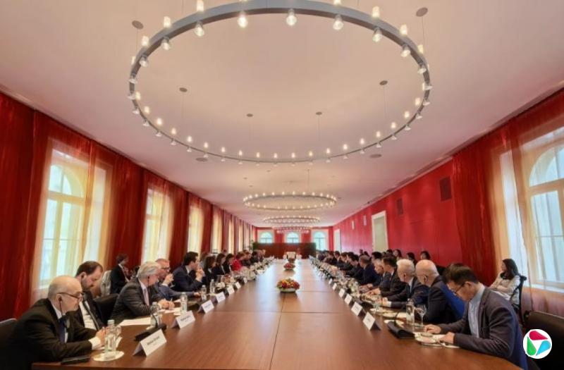 中国商务副部长:中国愿推动中瑞自贸协定升级谈判进程