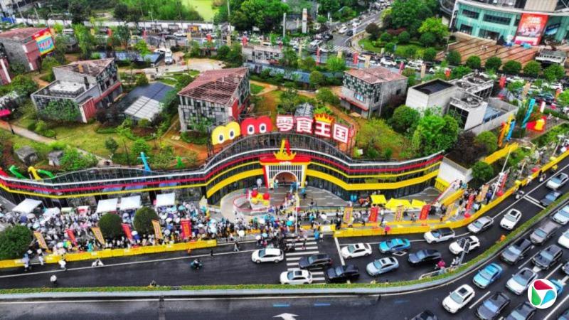 全球最大零食店长沙开业 三天被“挤爆”停售
