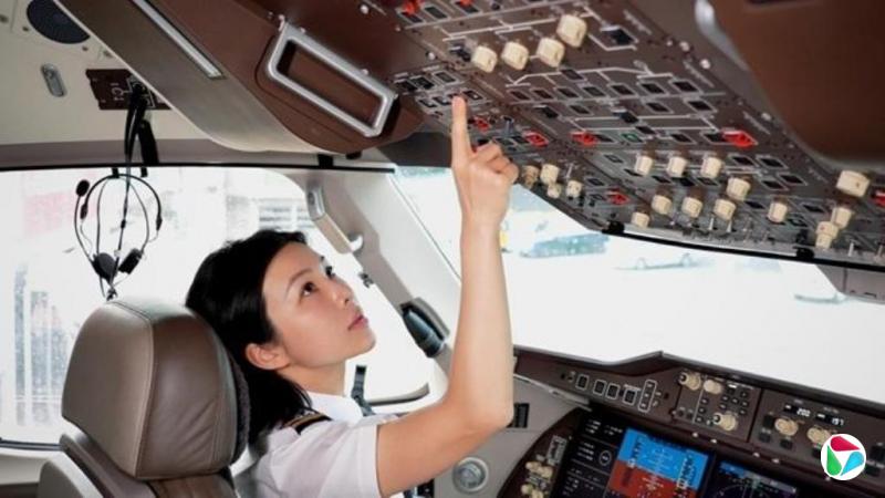 中国首位C919女机长完成首飞